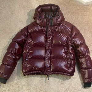 Used Aritzia TNA The Super Puff Shorty Sz M